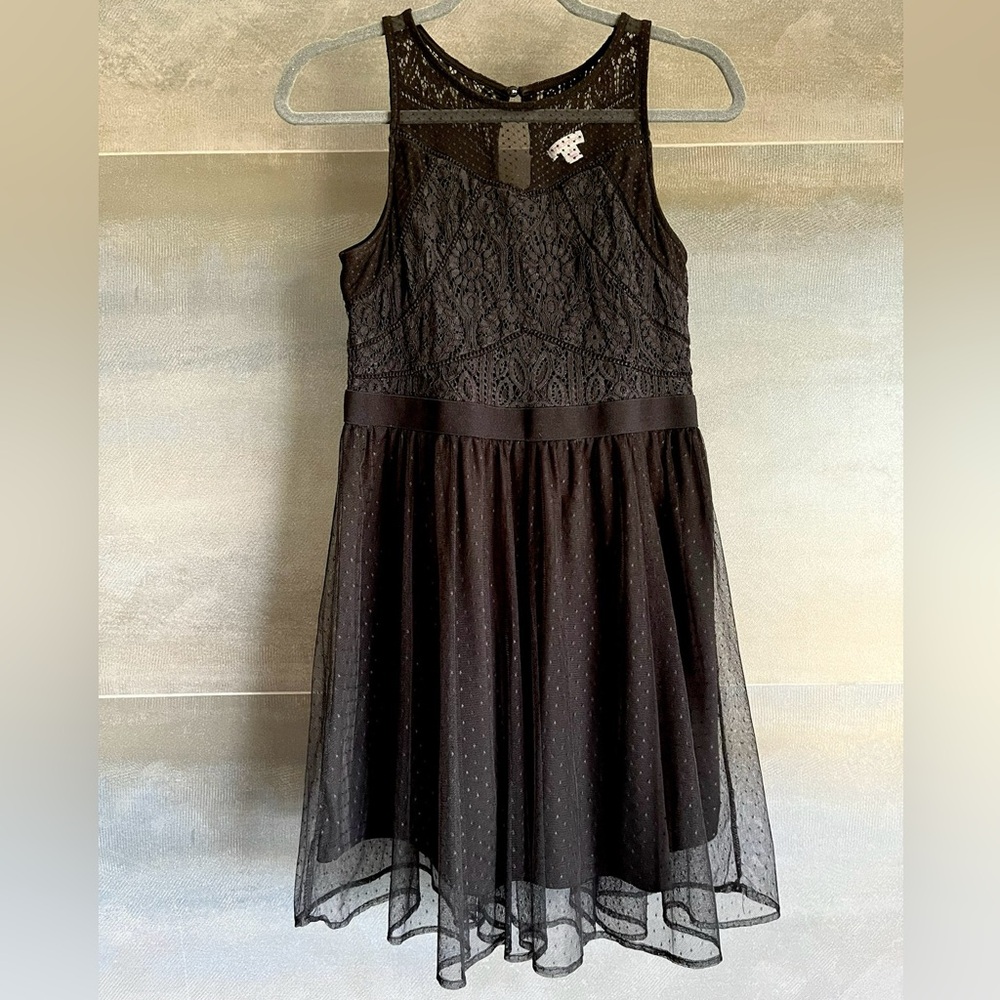 XHILARATION Black Sleeveless Lace Dress